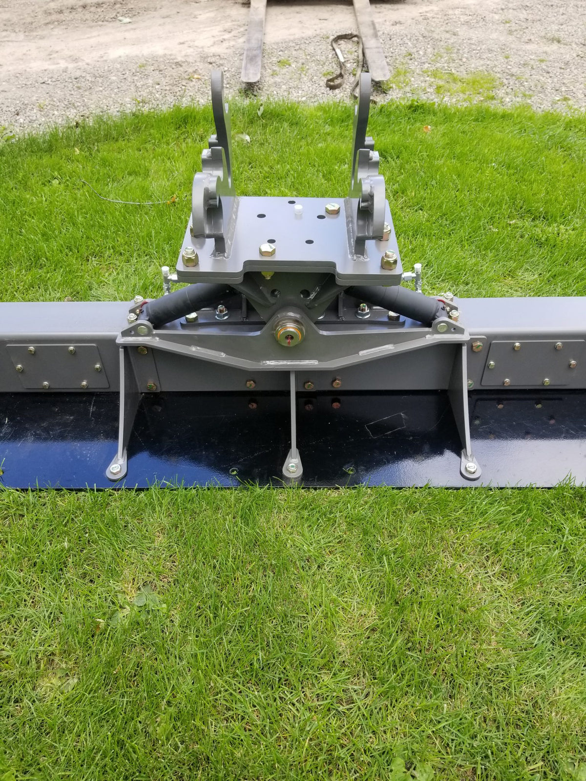 front view of the skeer system excavator grading beam attachment