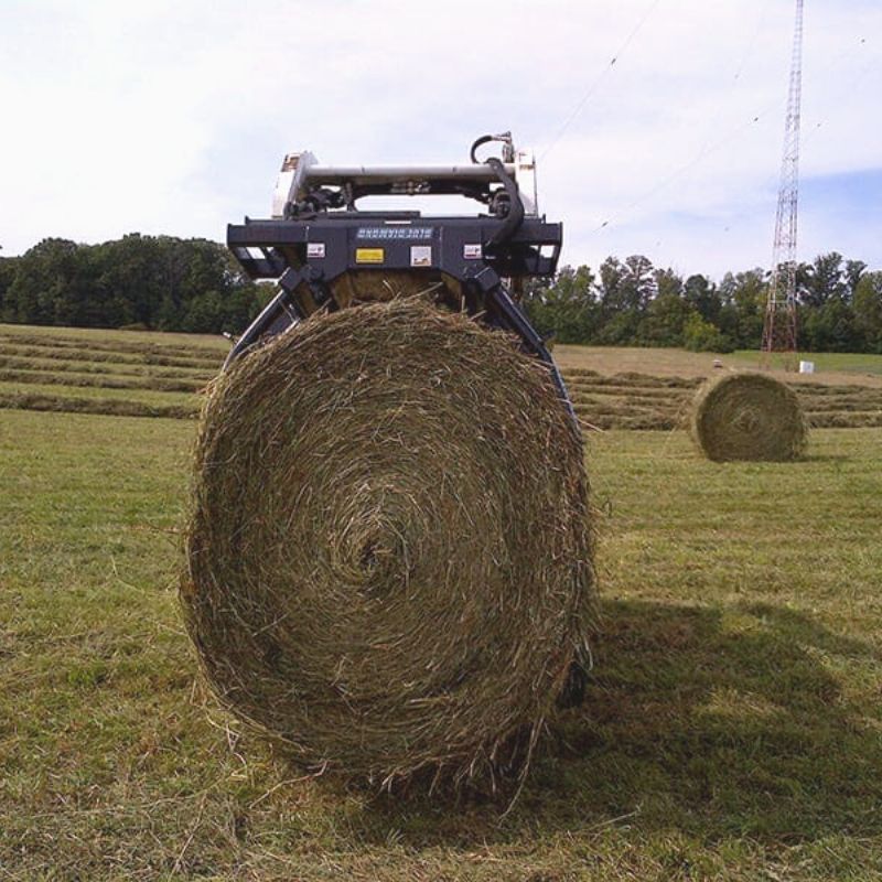 Blue Diamond Bale Squeeze Hydraulic Round in the field.