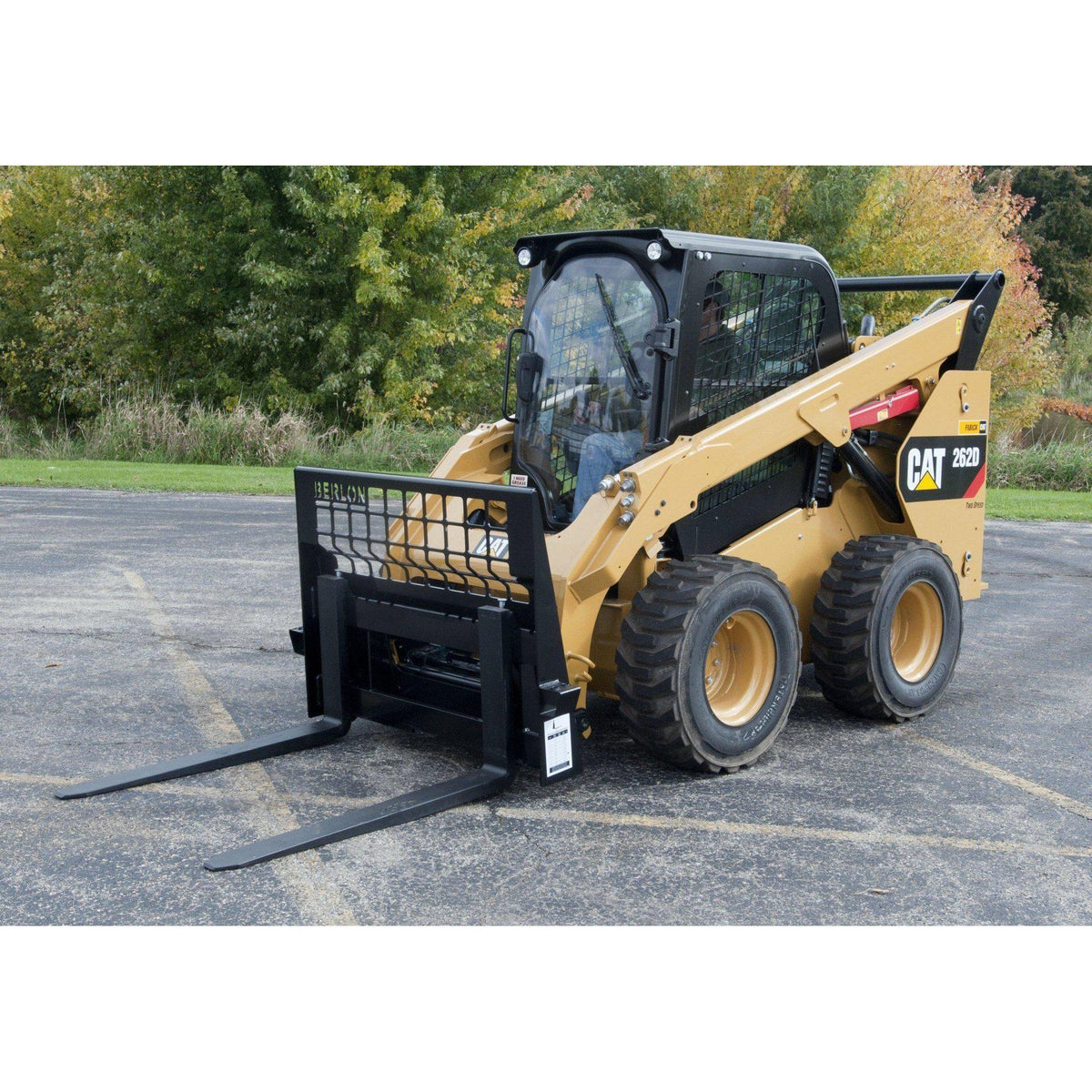 cat skid steer ready to action with the berlon class 2 pallet fork