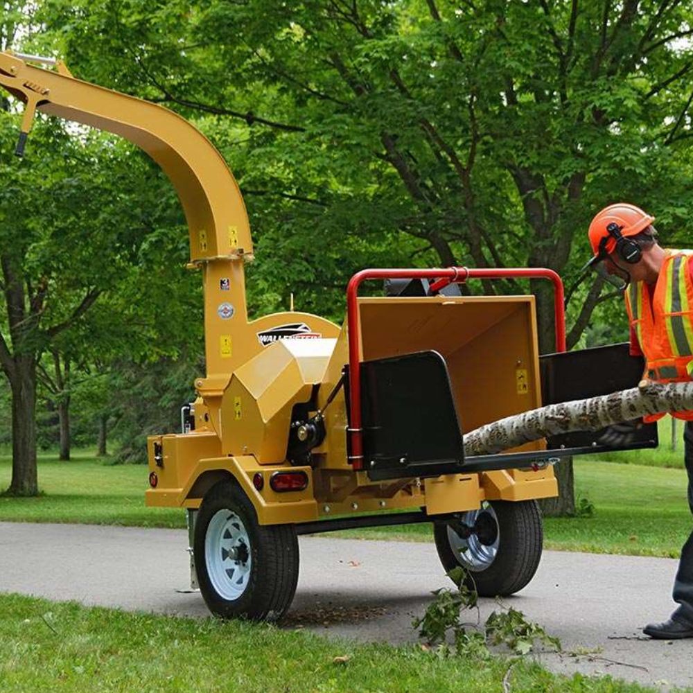 Hydraulic Feed Wood Chipper Trailer | Wallenstein Equipment