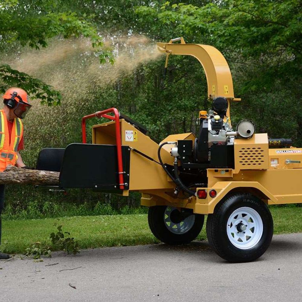 Hydraulic Feed Wood Chipper Trailer | Wallenstein Equipment