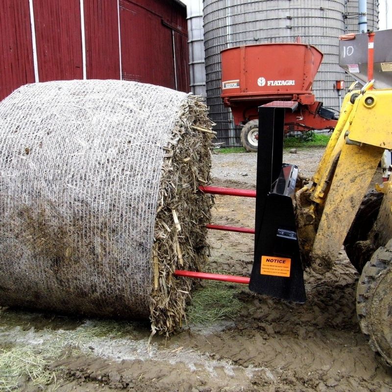 Bale spear attachment from Berlon in action