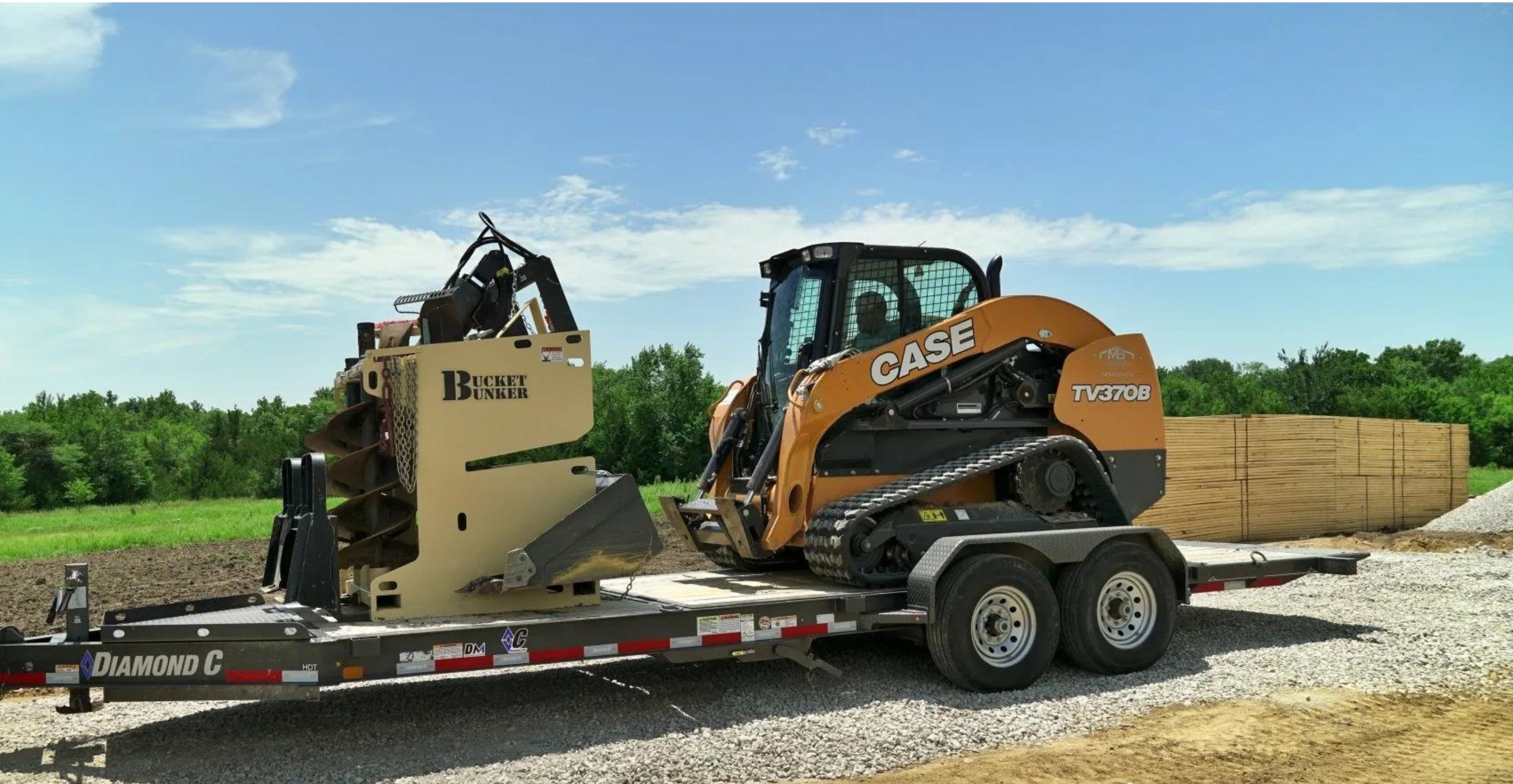 case-skid-steer-with-the-bucket-bucker-attachment-on-a-trailer