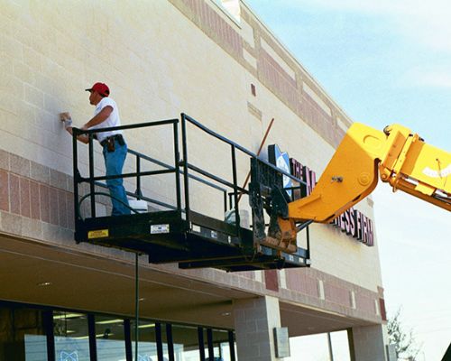 Telehandler with the work platform in use