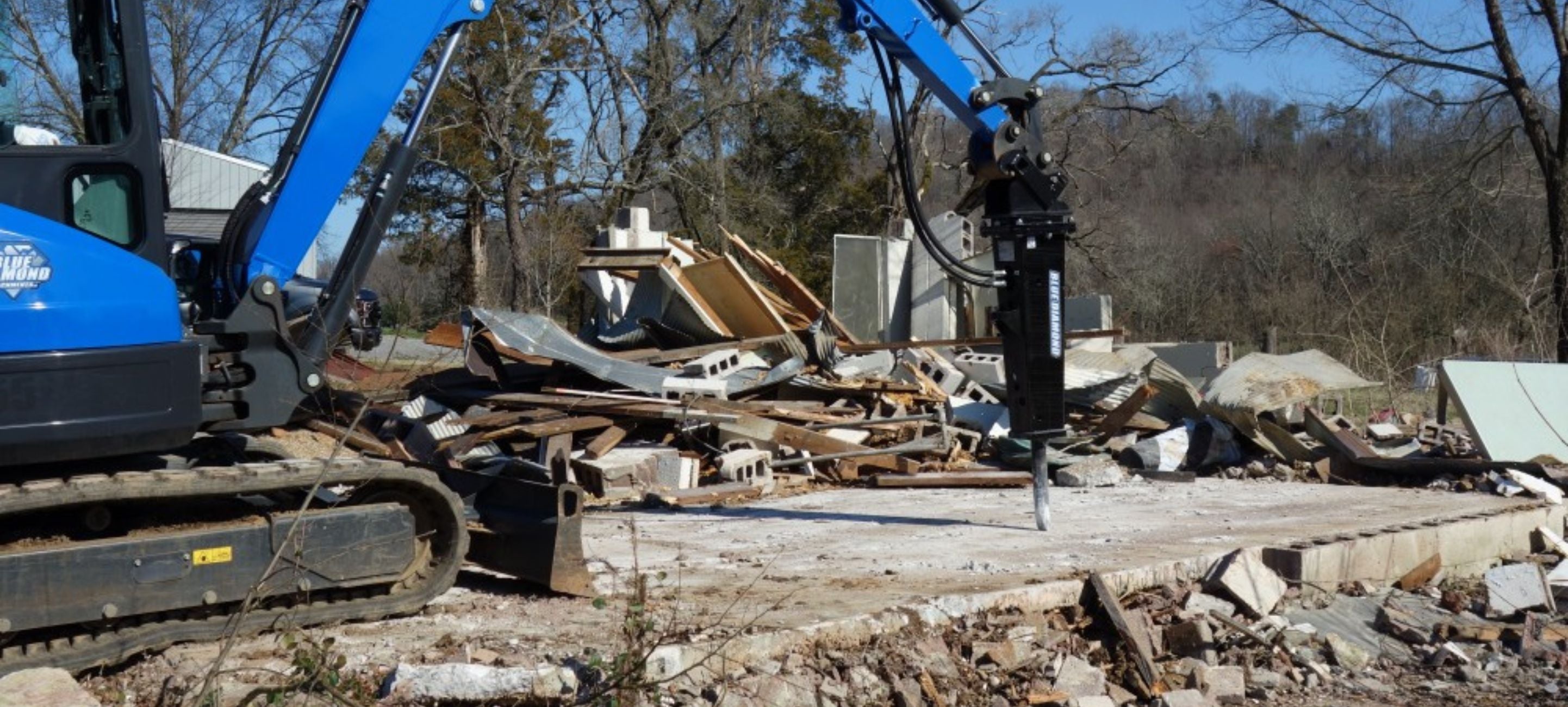 Mini Excavator in action with the blue diamond auger