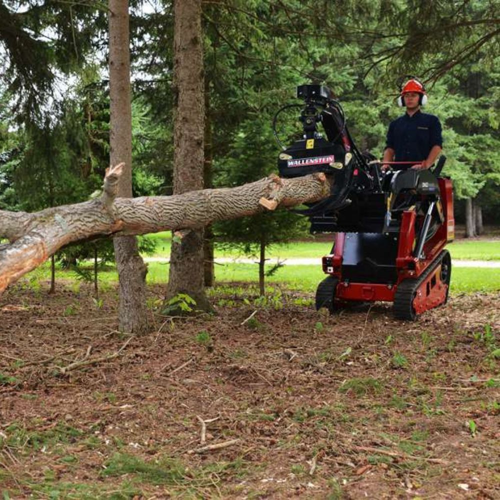 vermeer-attachment-with-the-mini-log-grapple-attachment-in-action