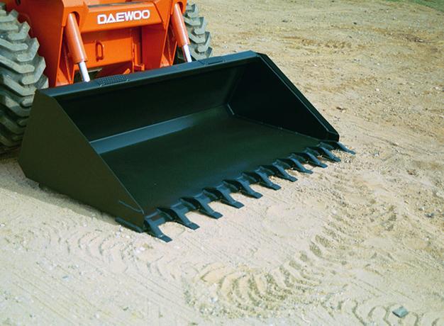 daewood skid steer with the hd high capacity utility bucket with teeth by star industries on the ground