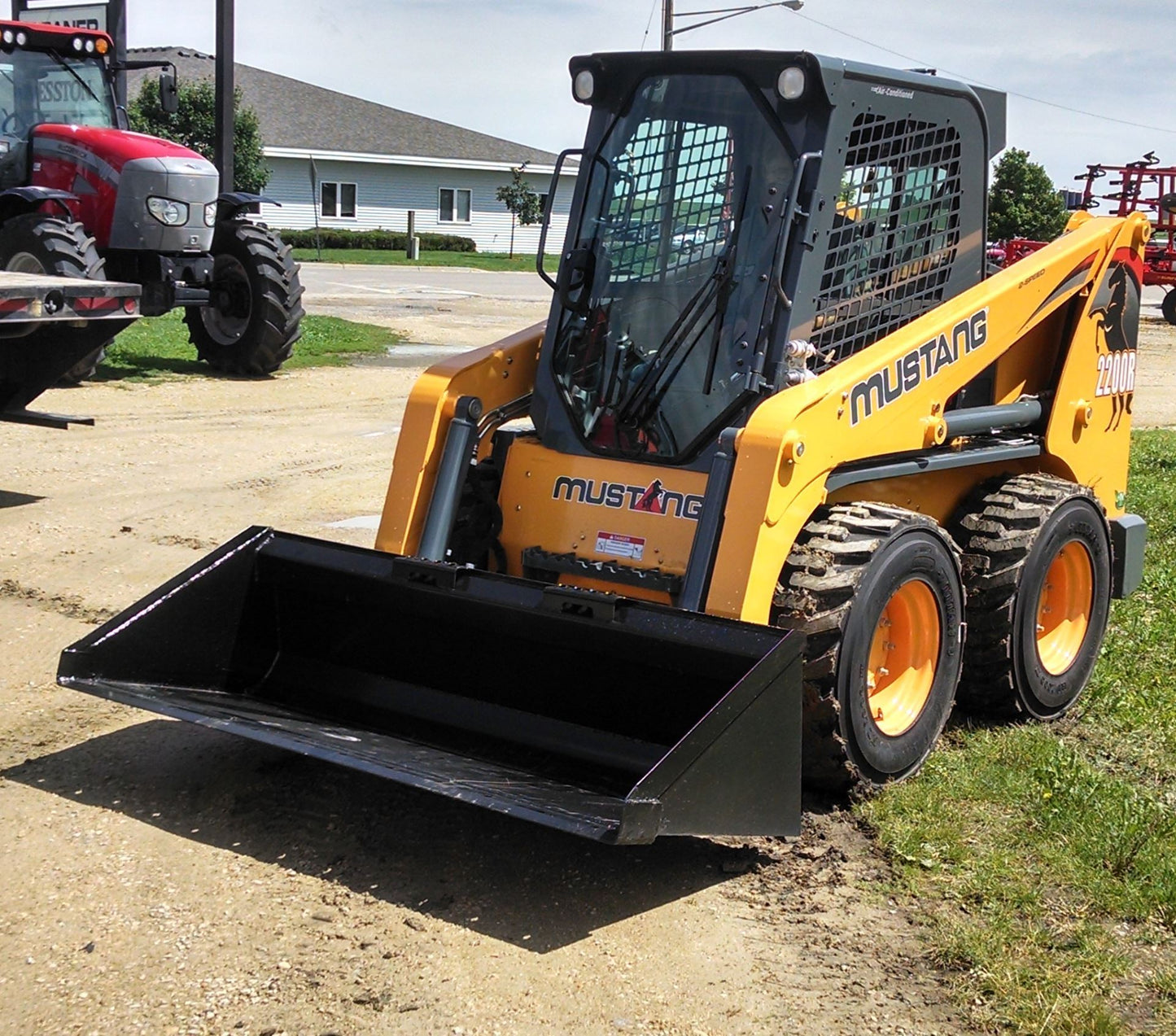 Skid Steer Berlon Industries Low Profile Bucket Berlon Industries 