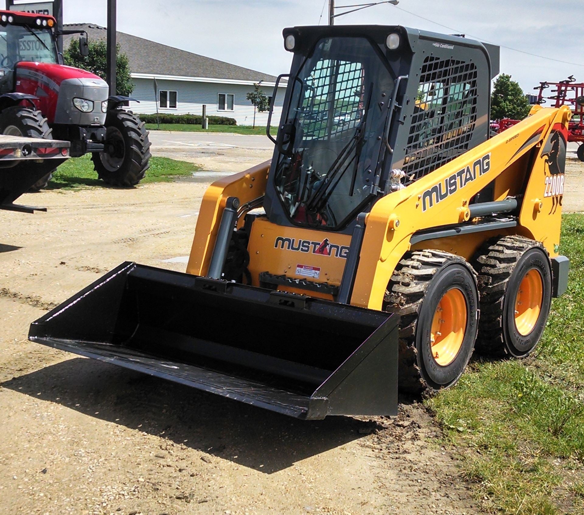 Skid Steer Berlon Industries Low Profile Bucket Berlon Industries 