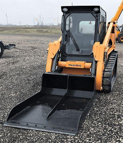 Skid Steer with the Material Long Bucket Berlon Industries 