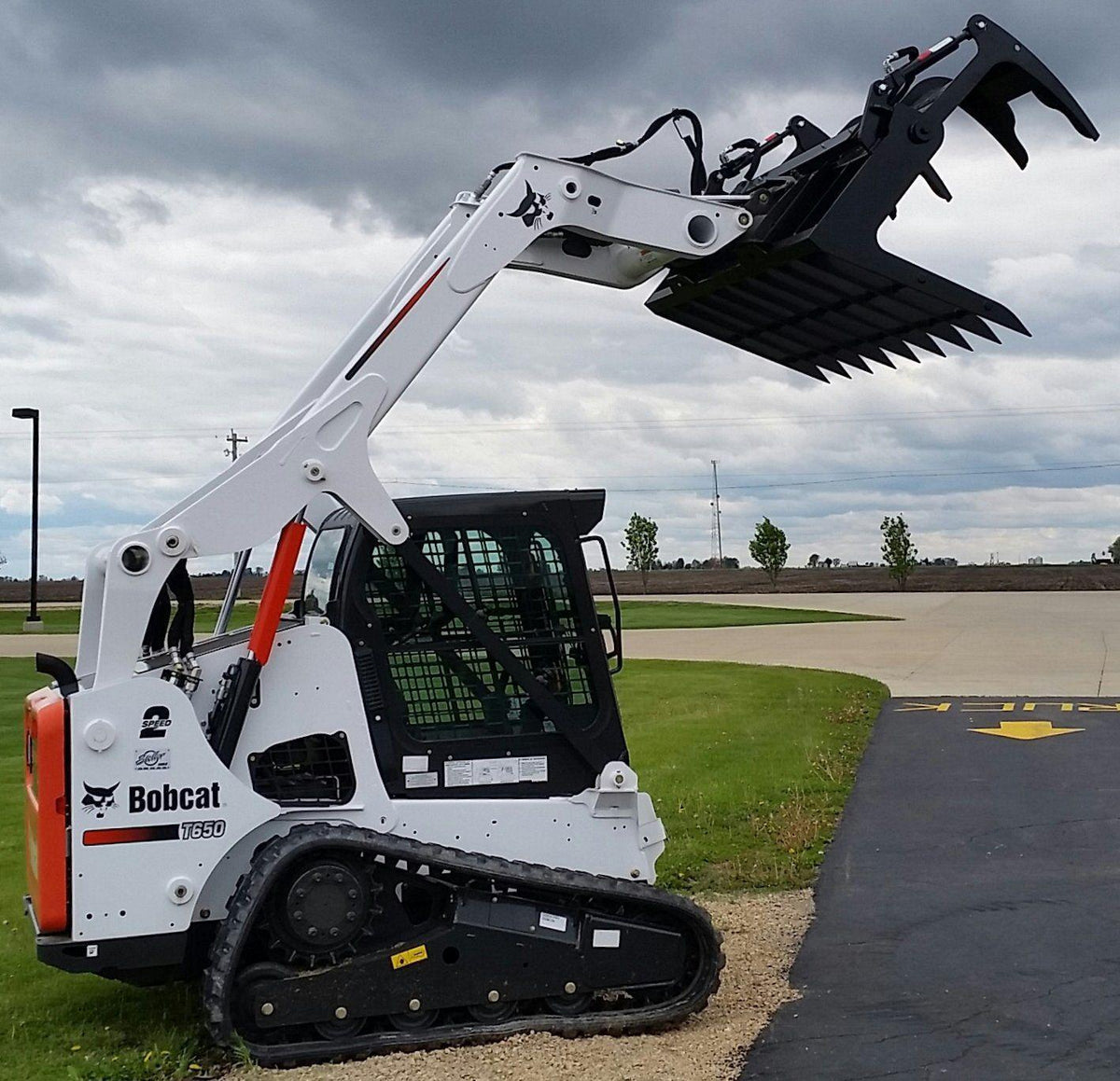 bobcat skid steer ready to grapple with the root grapple attachment from berlon industries