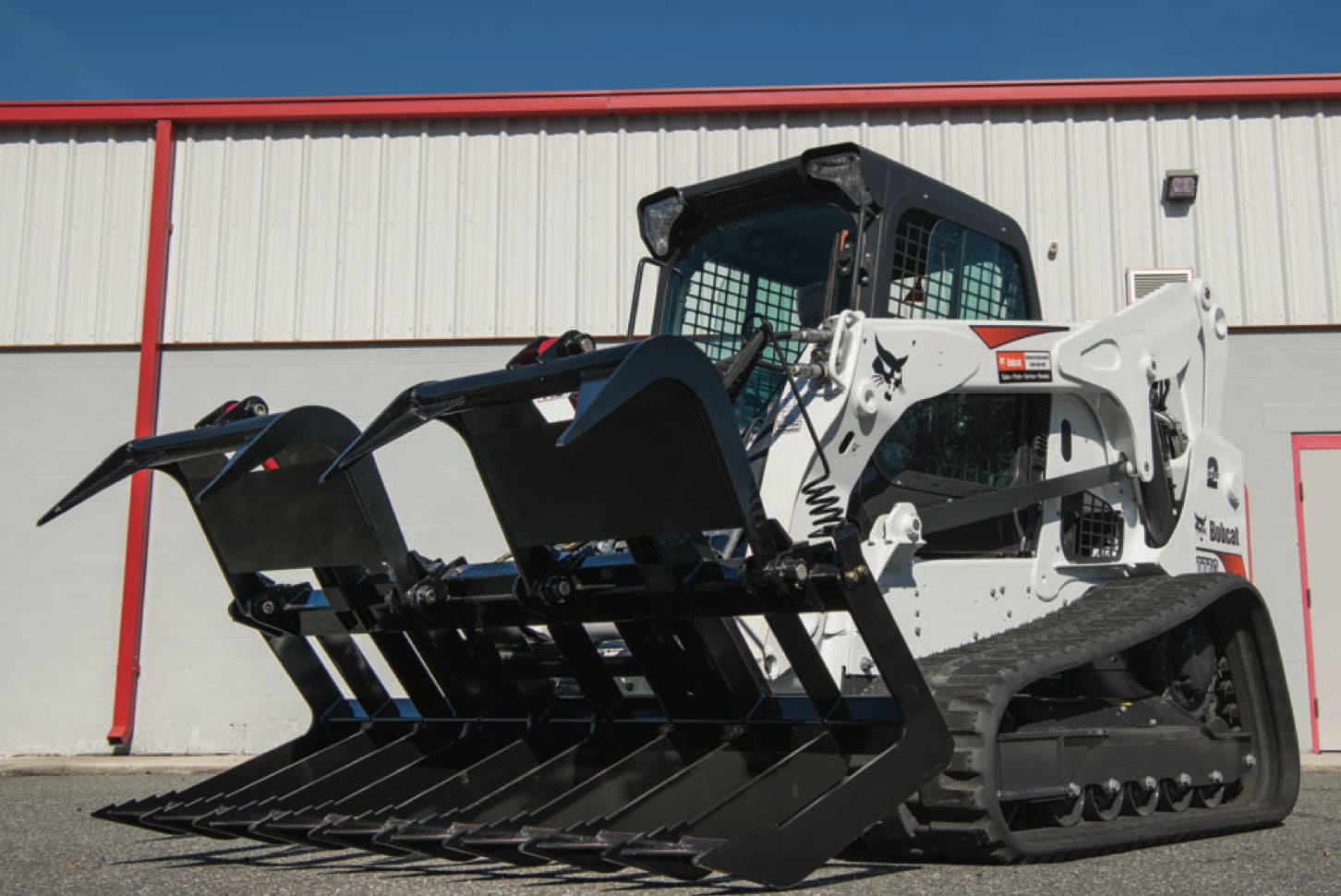 root grapple bucket on the ground by mclaren