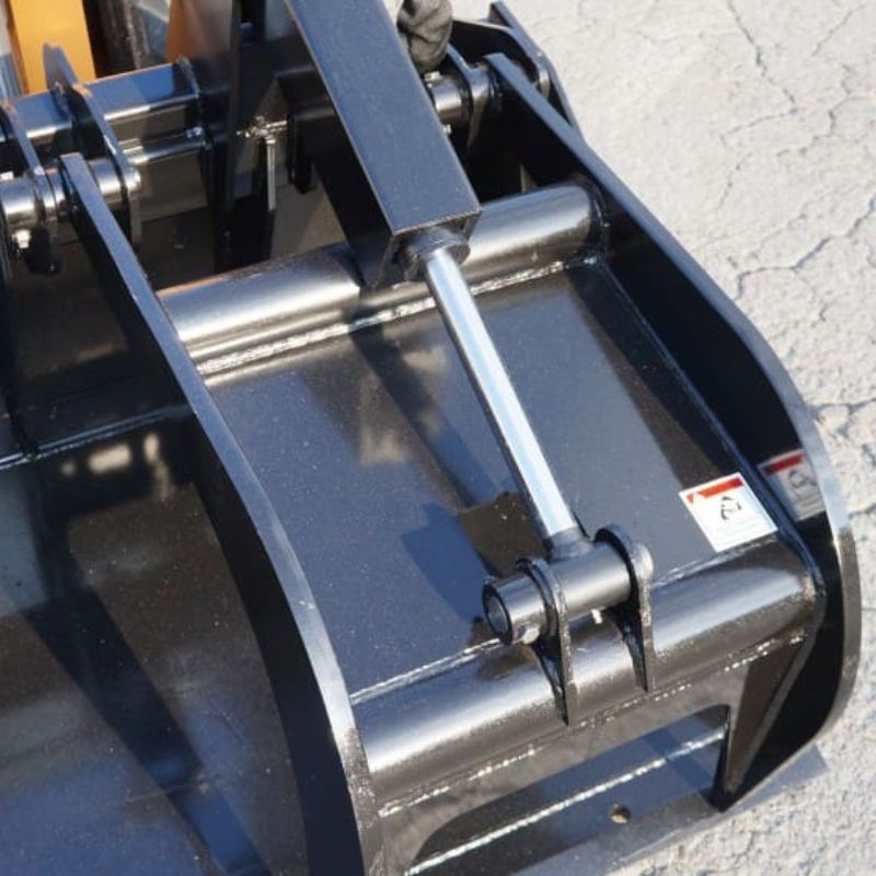 up close severe duty grapple bucket